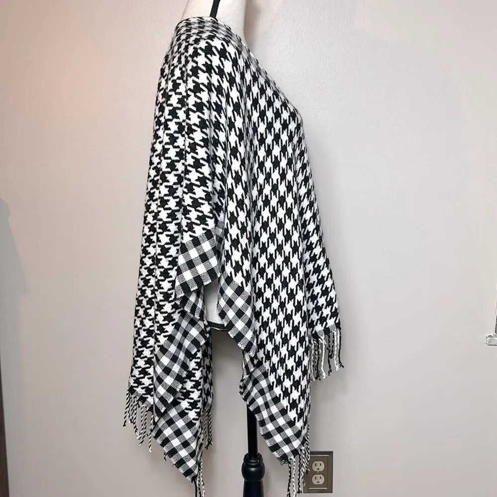 NEW Chico’s black white houndstooth checked fringe sweater shawl